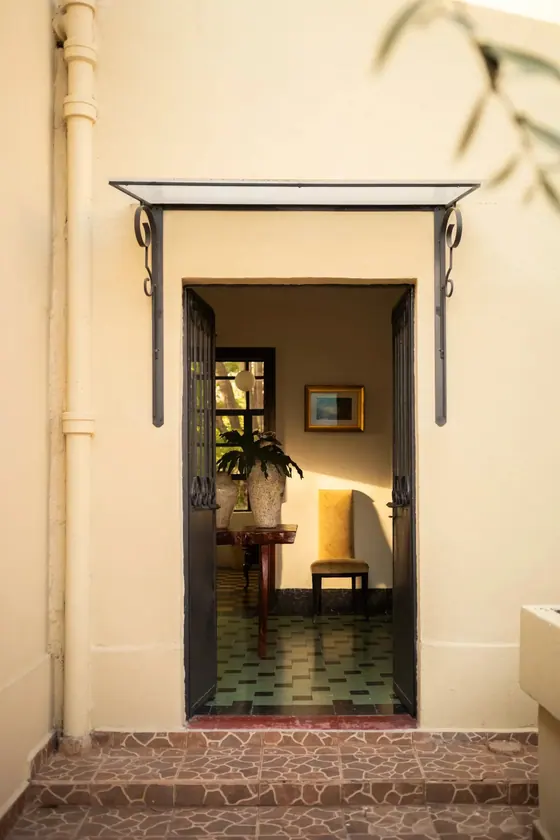 Casa de Reunión: courtyard entrance