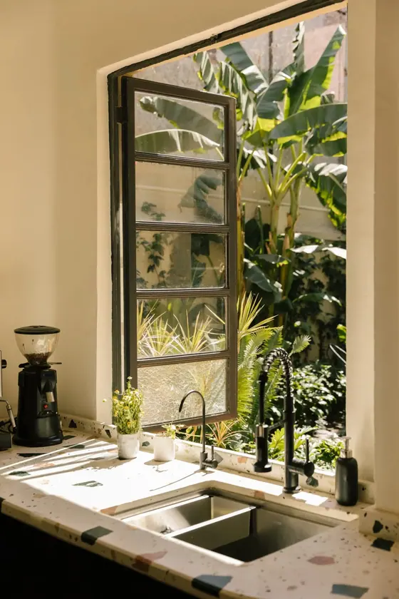 Casa de Reunión: kitchen courtyard