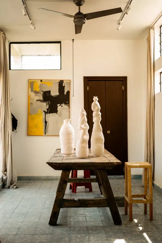Casa de Reunión: white ceramics studio