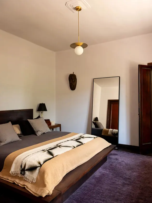Casa de Reunión: primary bedroom