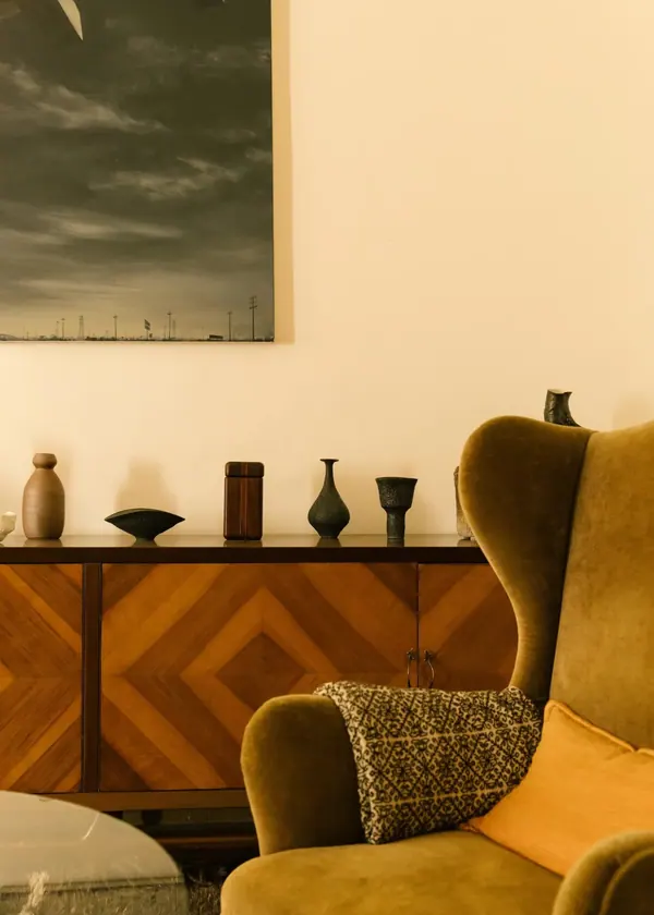 Casa de Reunión: ochre chair detail