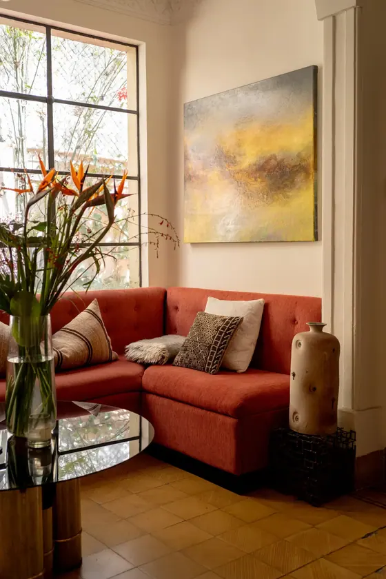 Casa de Reunión: sofa and painting detail